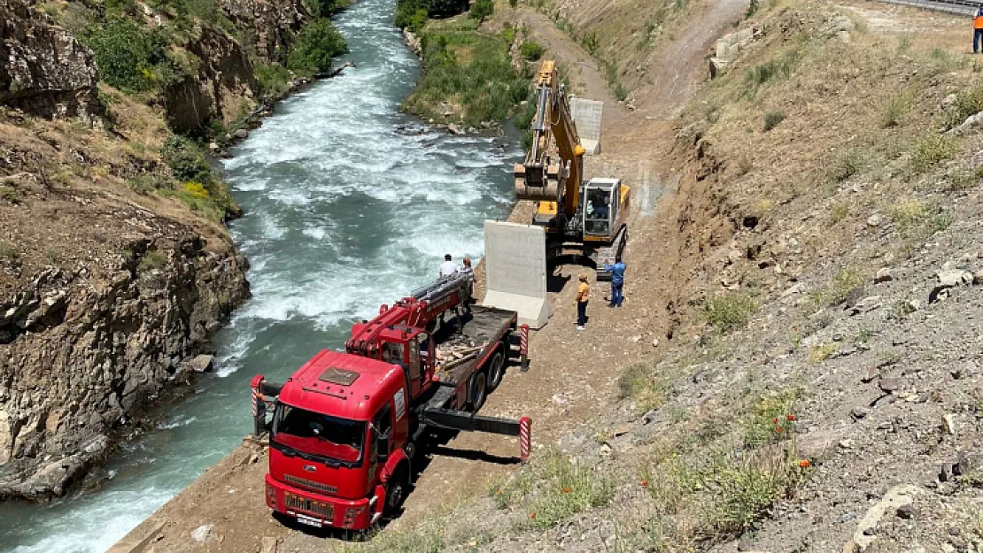 Kayıp Hemşire Güneş'i Bulmak İçin Müküs Çayına Beton Bariyerler Bırakılacak