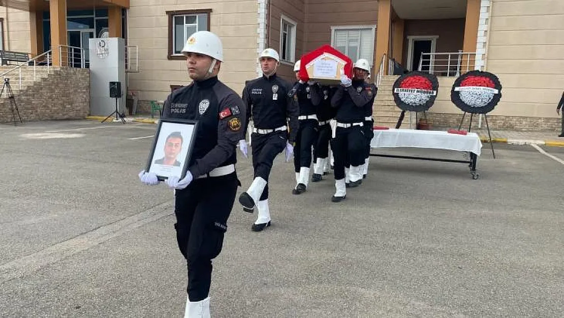 Kazada ölen polis memurunun cenazesi düzenlenen törenle memleketine gönderildi