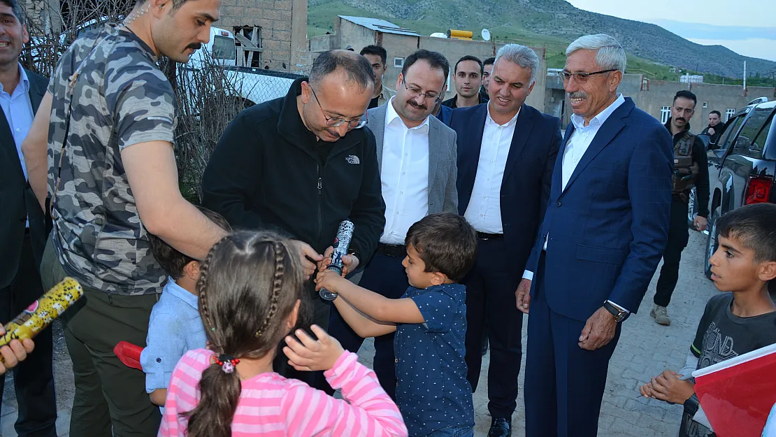 Vali Atik, Köyde Şehit Ailesi İle Birlikte İftar Yaptı