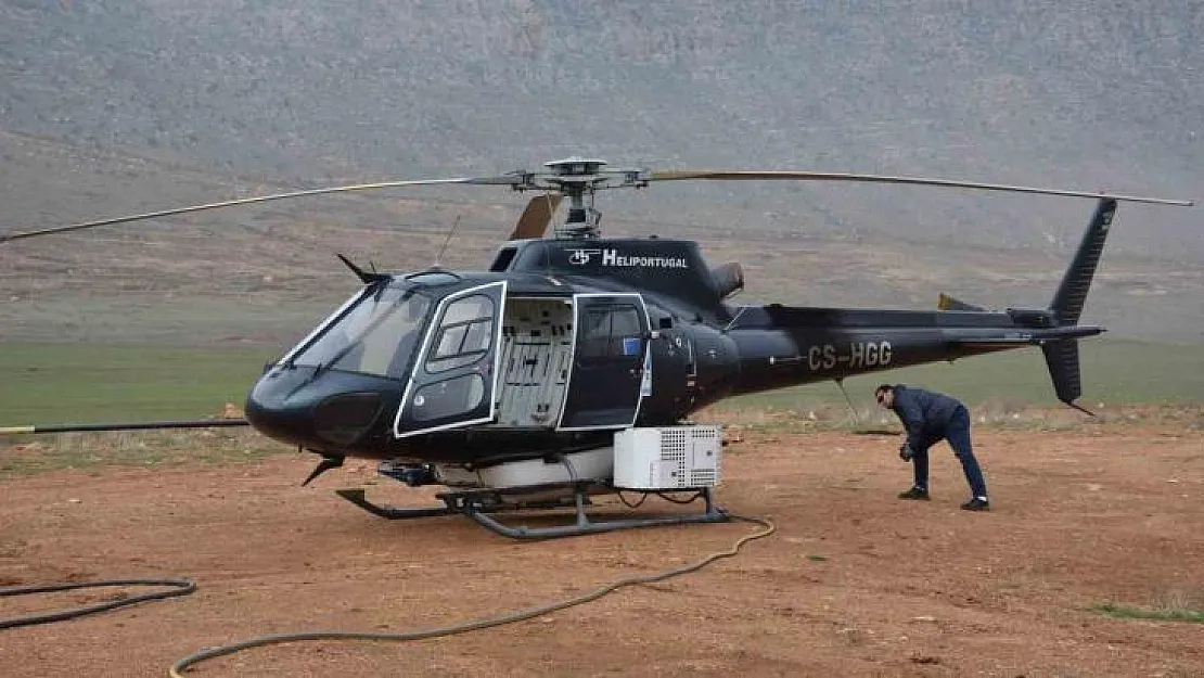 Kesintisiz enerji için helikopterle bakım onarım yapılıyor