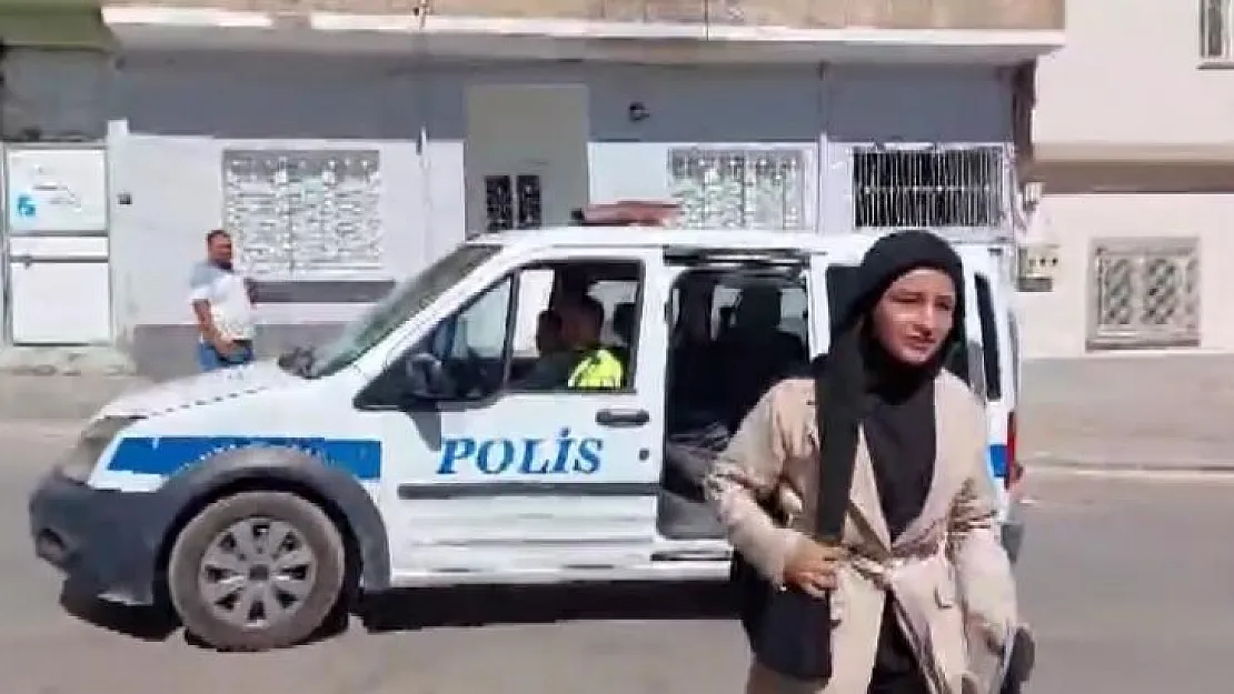 Kimliğini unutan öğrencinin yardımına polis koştu