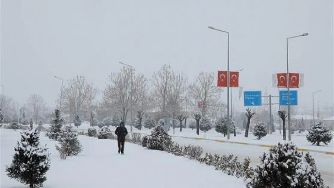 Kış Geri Döndü! Türkiye hafta başında Aybar kar fırtınasının etkisine giriyor