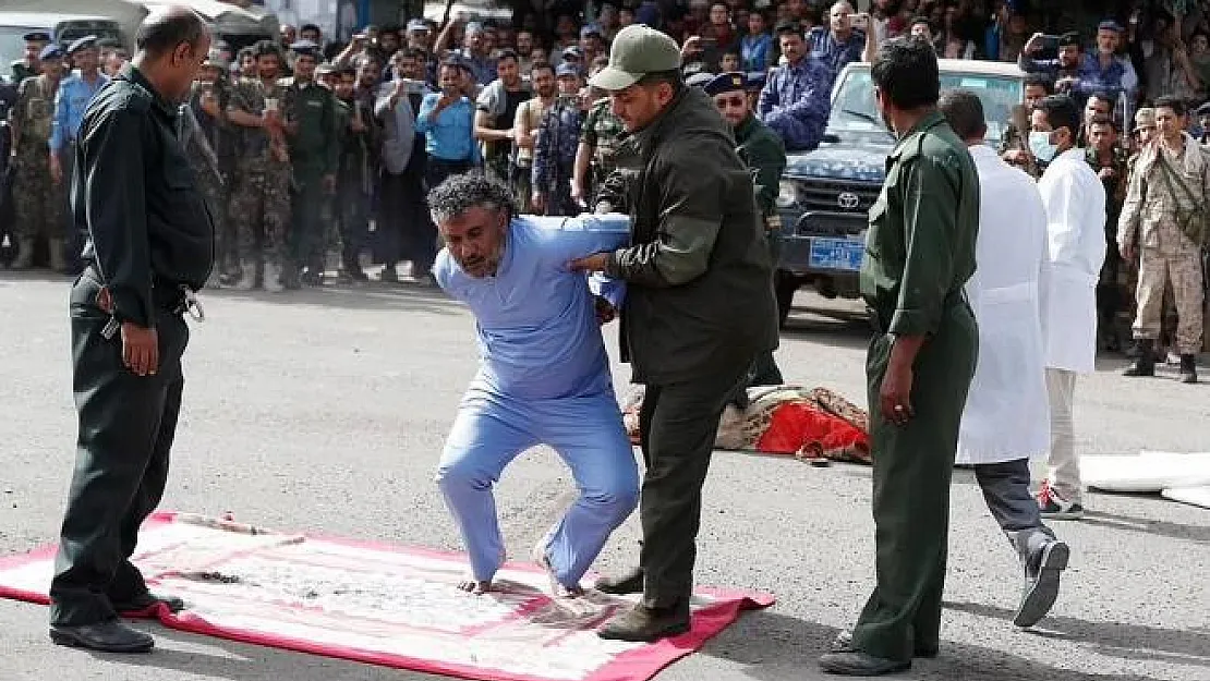 Kızlarını boğarak öldüren ve erkek çocuğunu istismar eden mahkumlar meydanda idam edildi