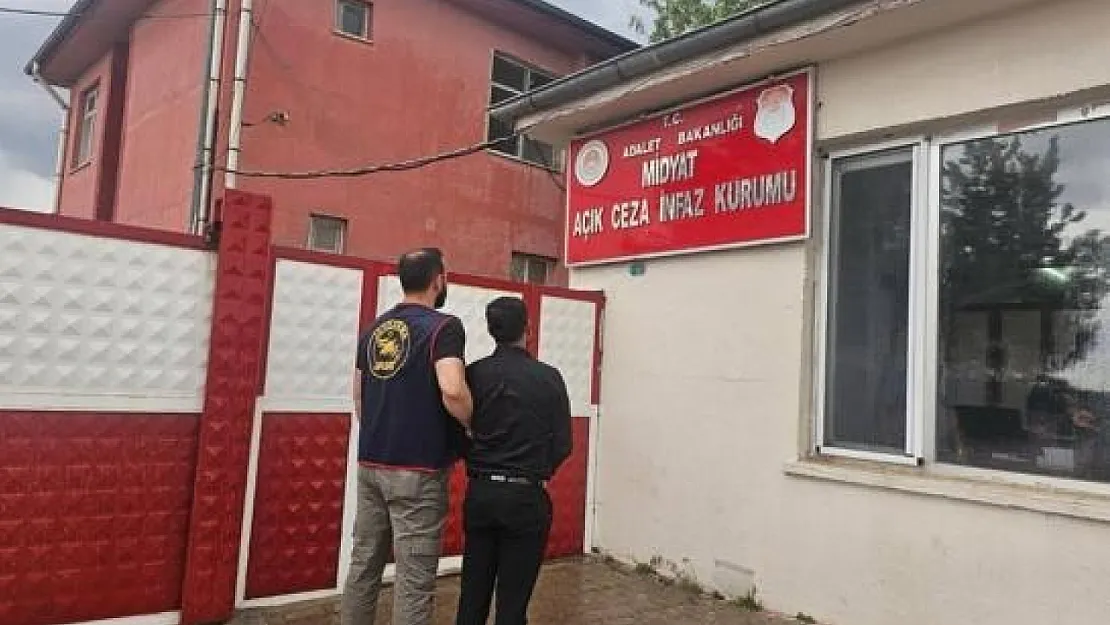 Komşu İlimizde Cezaevi Firarisi Düğünde Saz Çalarken Yakalandı