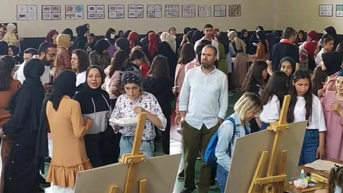 Kozluk'ta öğrencilerin sergisi yoğun ilgi gördü