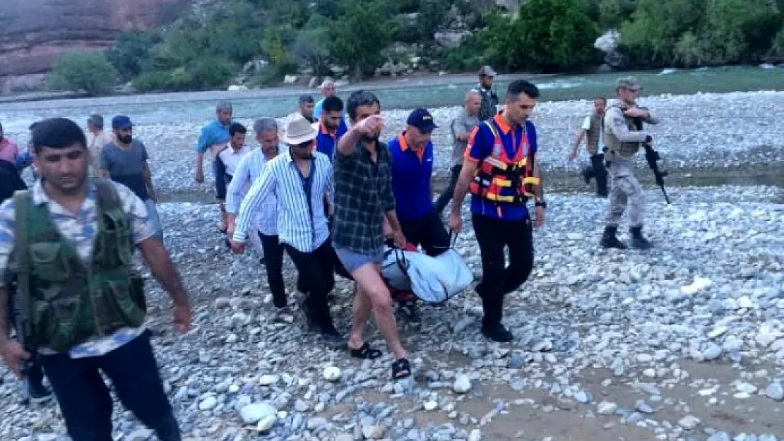 Küçük kızı kurtarmaya çalışan kadın akıntıya kapılarak hayatını kaybetti