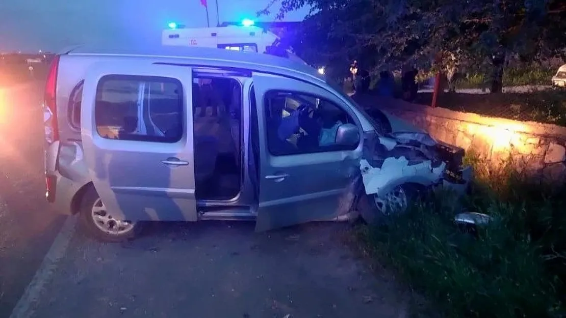 Kurtalan-Batman Yolunda Kaza: 6 Kişi Yaralandı
