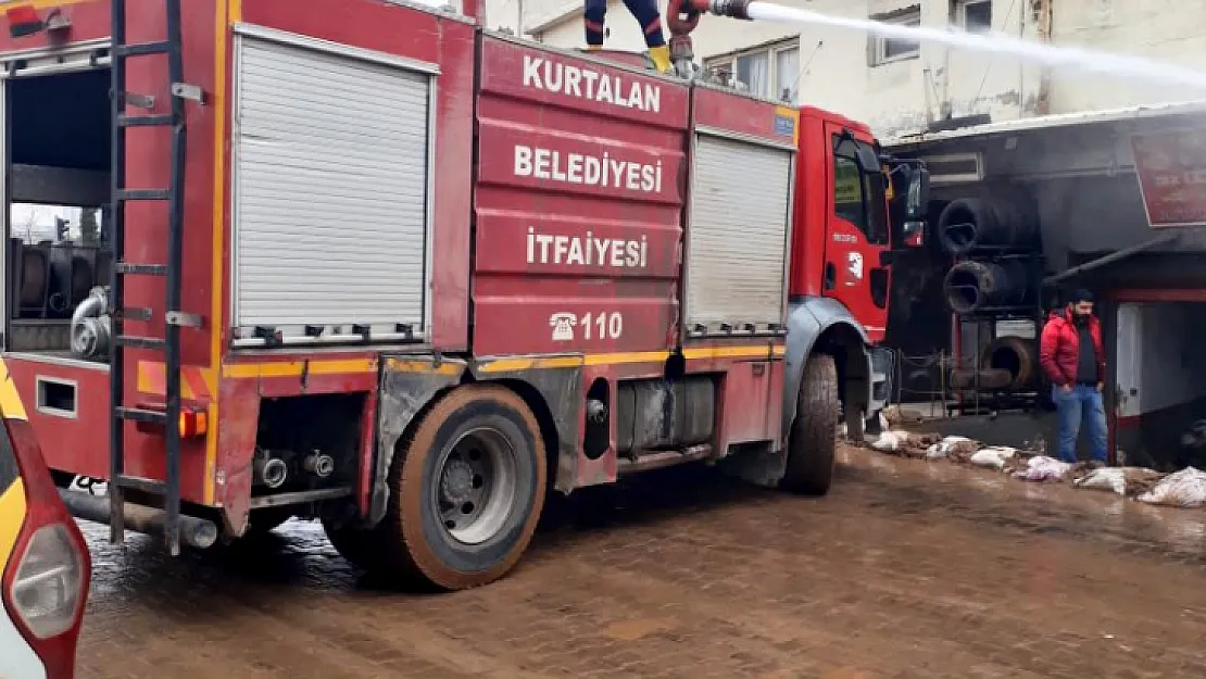 Kurtalan Belediyesi İtfaiye Ekipleri Sel Bölgesinde Halka Hizmet Veriyor!