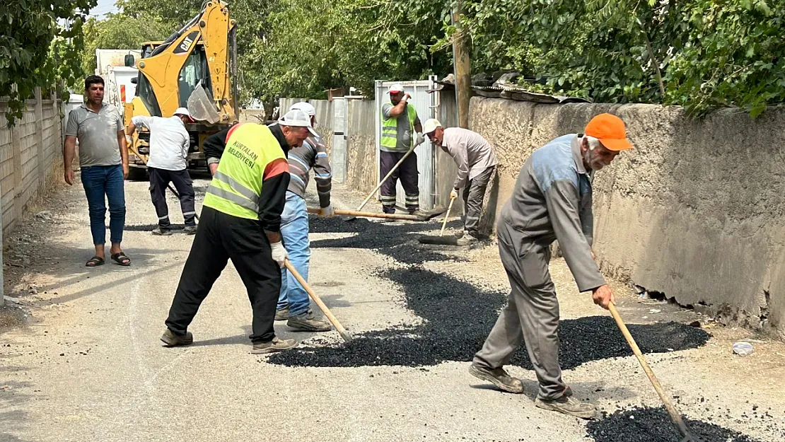 Kurtalan Belediyesi Sümer Mahallesi'nde Yol Onarım Çalışmalarını Sürdürüyor