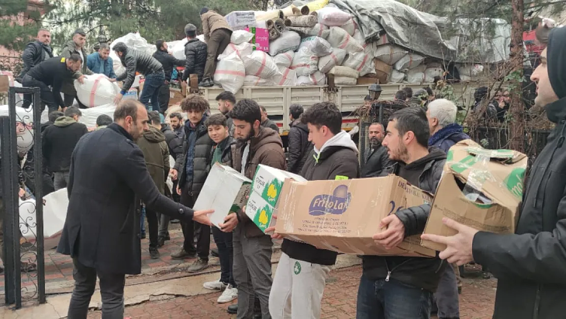 Kurtalan'da Halk Bir Oldu! Yardım Tırı Depremzedeler İçin Yola Çıktı