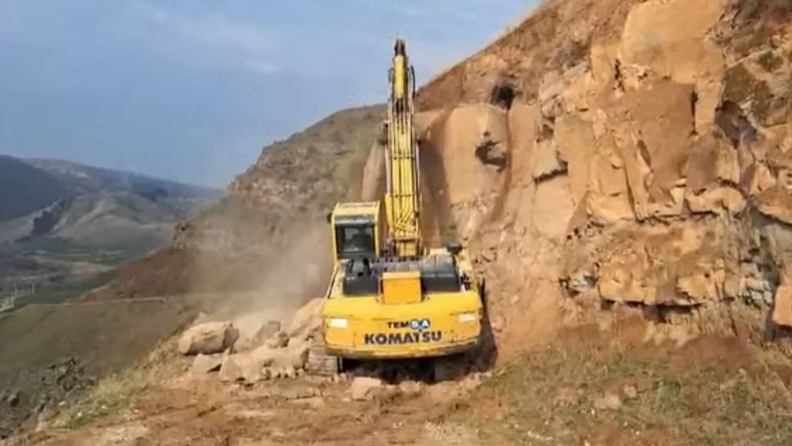 Kurtalan'da Tehlike Oluşturan Kayalık Bölge Kontrollü Şekilde İndirildi