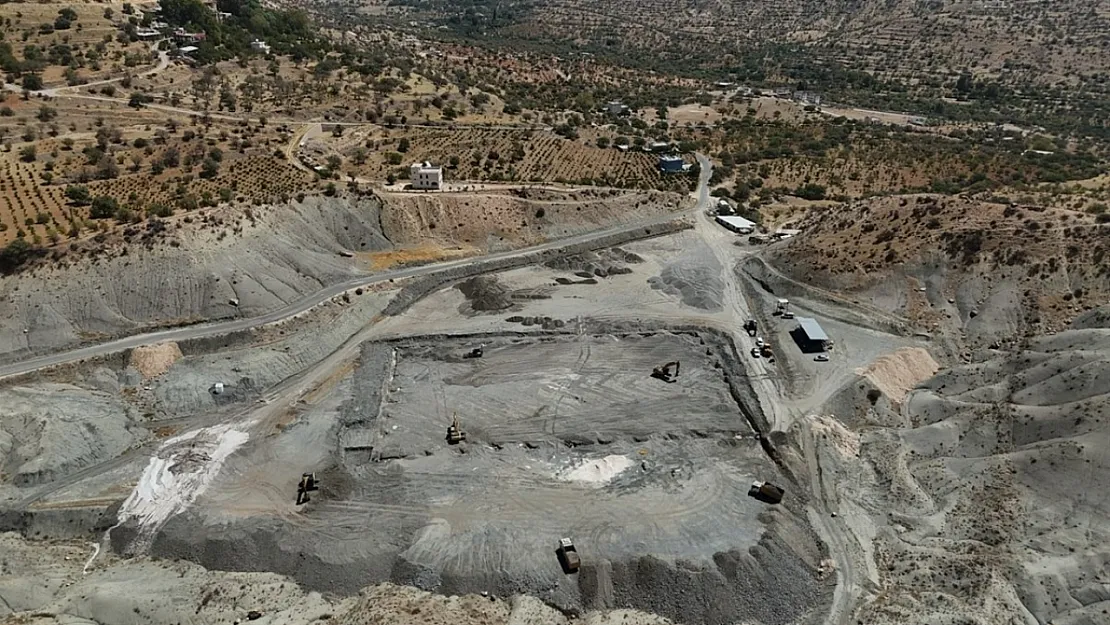 Mardin'de UEFA Standartlarında İki Futbol Sahası İnşaatına Başlandı