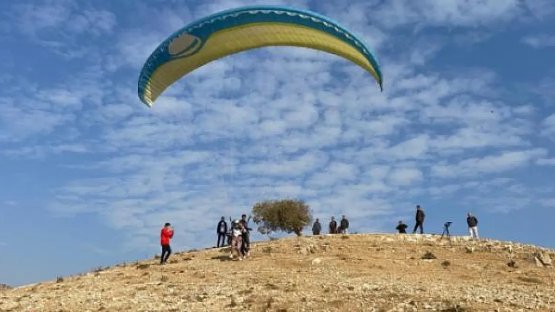 Siirt'te Yapılması Gereken Yamaç Paraşütü Festivali Mardin'de Yapıldı!