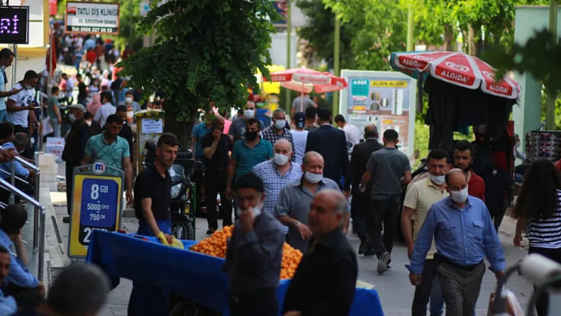 Maskeler Hayatımızdan Ne Zaman Çıkacak? Bakanlık Yetkilileri Müjdeyi Verdi