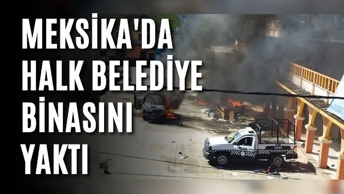 Meksika'da halk belediye binasını yaktı