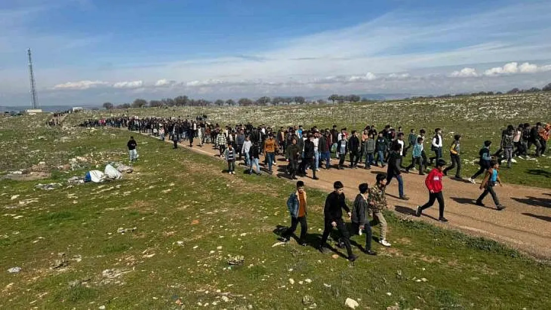 Meraların satıldığını iddia eden köylülerden protesto yürüyüşü