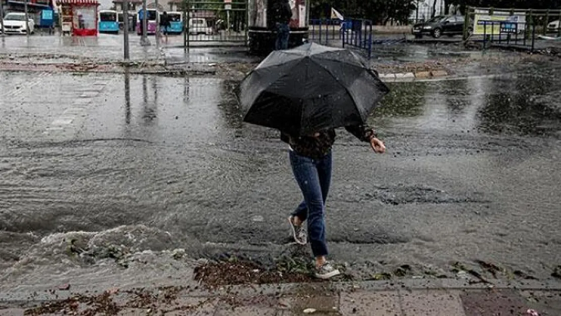 Meteoroloji: Ülke genelinde 5 gün boyunca sağanak, kar ve fırtına bekleniyor