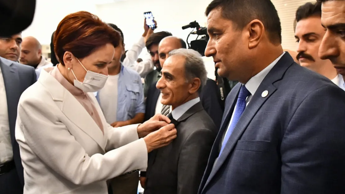 MHP 27. Dönem Siirt Milletvekili Adayı Faraç Çelebi, İYİ Parti'ye Geçti! Rozetini Meral Akşener Taktı