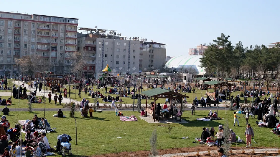 Siirt'te Millet Bahçesi'ne Vatandaşlar Yoğun İlgi Gösteriyor