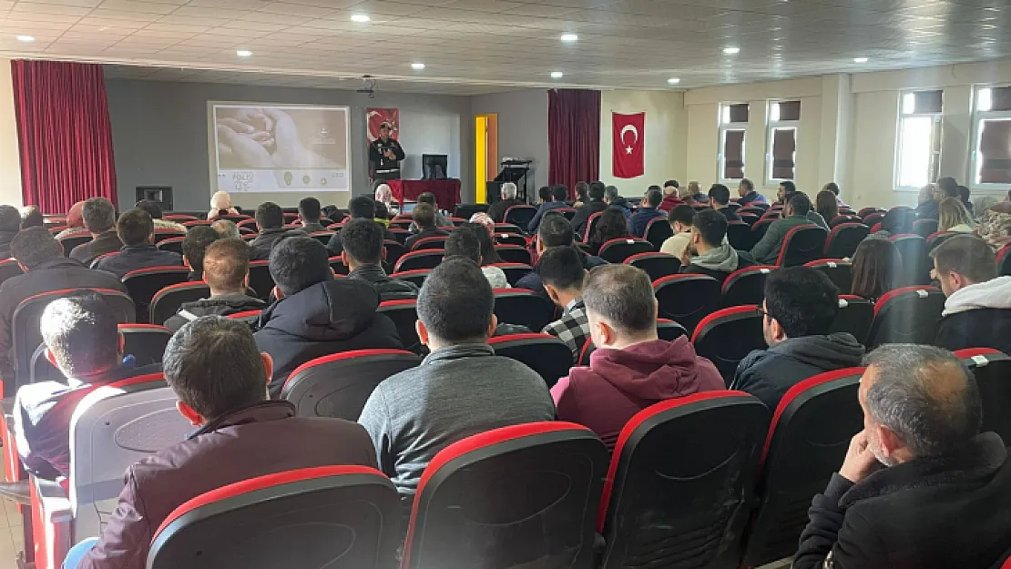 Narkotik Şube Müdürlüğü, Kurtalan'da Uyuşturucu ile Mücadeleye İlişkin Konferans Düzenledi