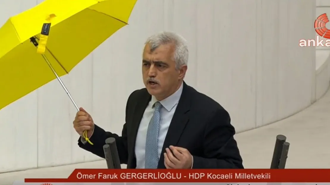 Ne sarı şemsiye, ne de sarı renkli başörtüsü aldılar! TBMM'de şemsiye eylemi. HDP Kocaeli Milletvekili Ömer Faruk Gergerlioğlu kürsüye şemsiye ile çıktı ve...