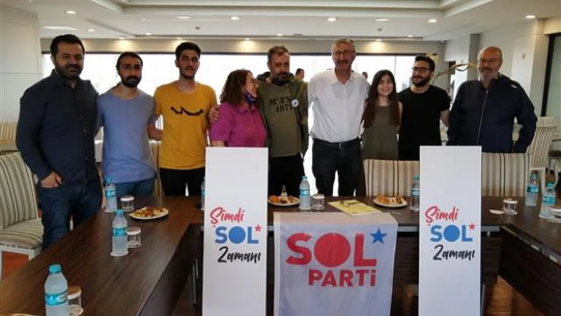 Nejat İşler Siyasete Girdi
