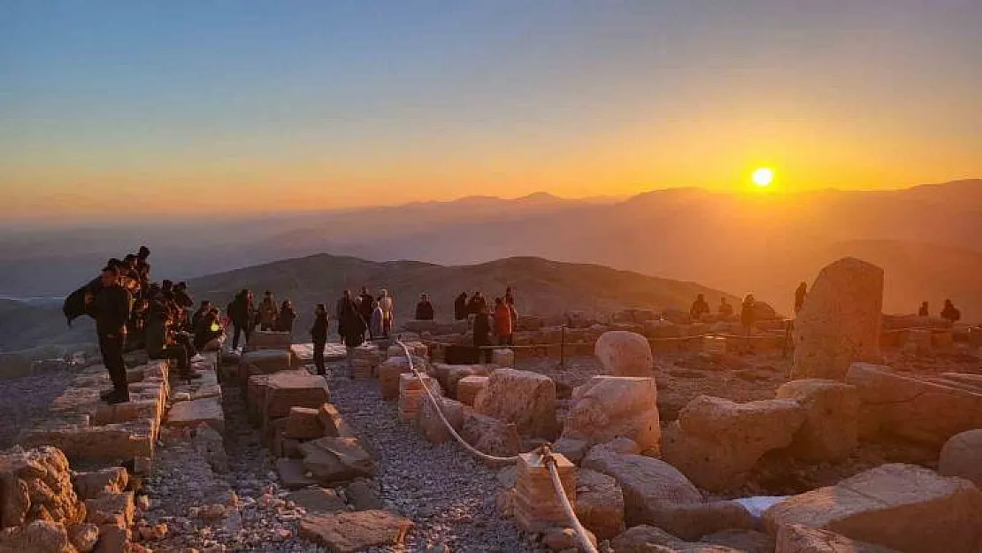 Nemrut Dağı'na bayramda yoğun ilgi