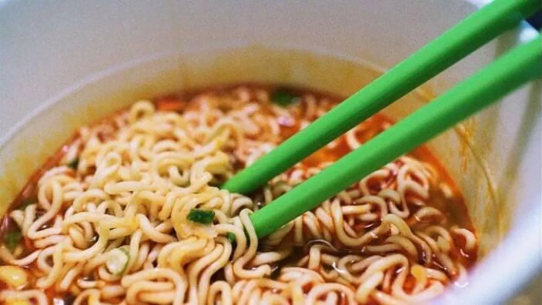 Noodle zararlı mı? Noodle içinde ne var? Uzmanlar noodle konusunda uyarıyor