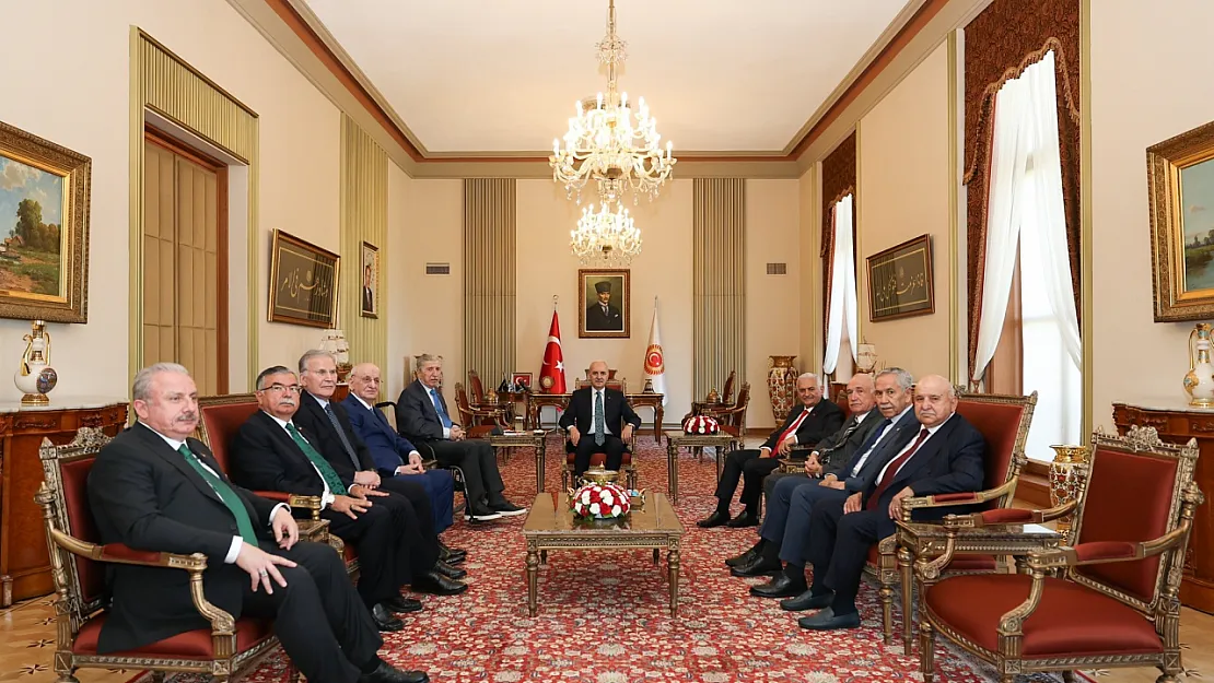 Numan Kurtulmuş'tan 'Kürt Sorunu' İçin Yoğun Trafik: Grup Başkanvekilleri ve Eski Meclis Başkanlarıyla Temas