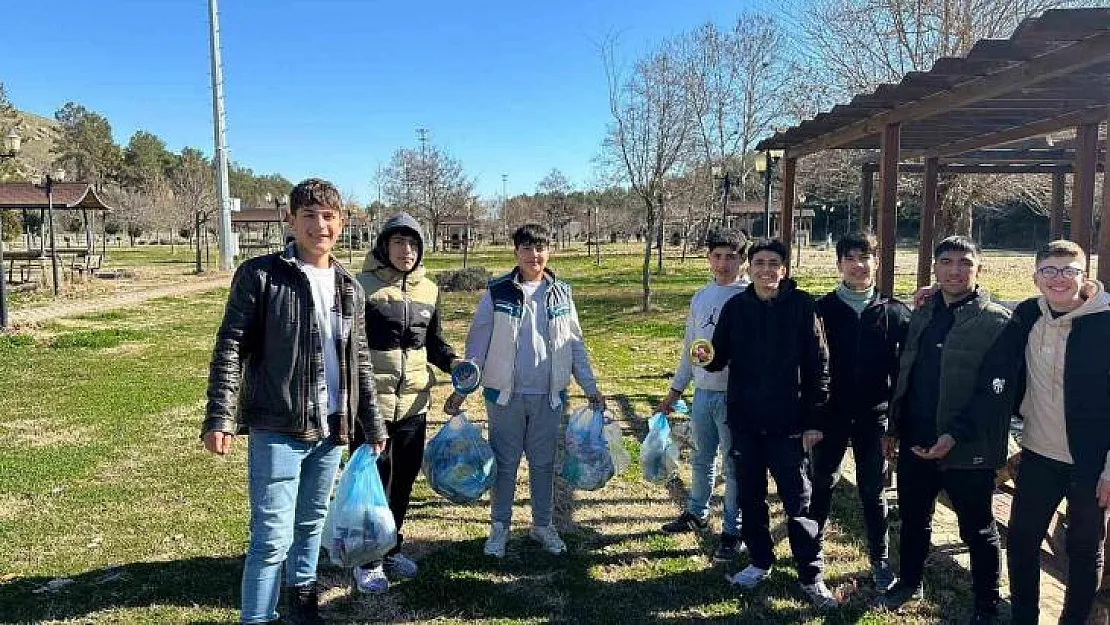 Öğrenciler çevre temizliği yaptı