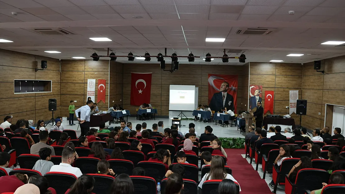 Okullar Arası Bilgi Yarışması Finali Nefes Kesti