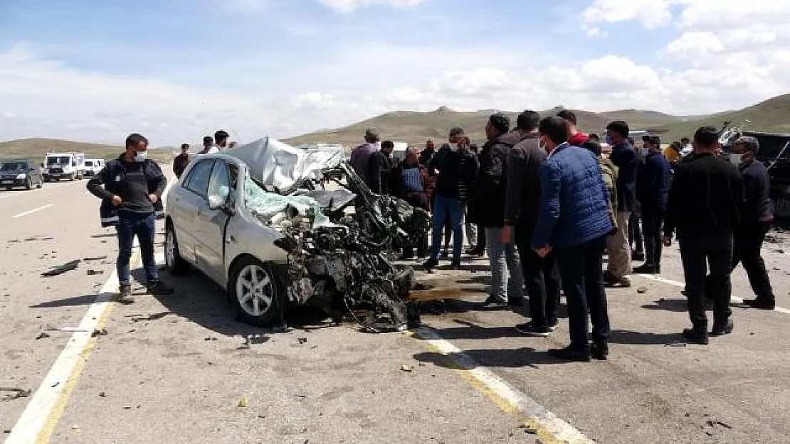 Van'da Feci Kaza Otomobille kamyonet kafa kafaya çarpıştı: 1 ölü, 1 yaralı