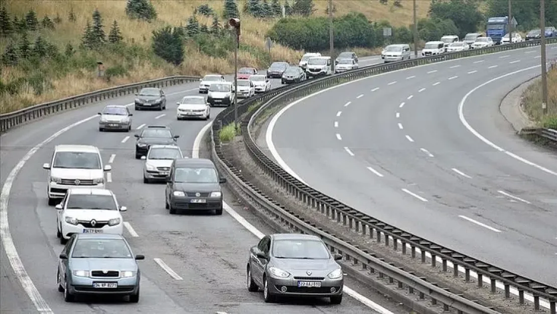 Otoyollarda otomobillerin hız sınırları yükseltildi