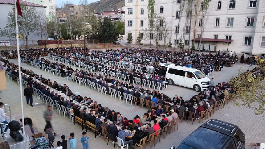 Pervari Belediyesi 3 Bin Kişiye İftar Verdi