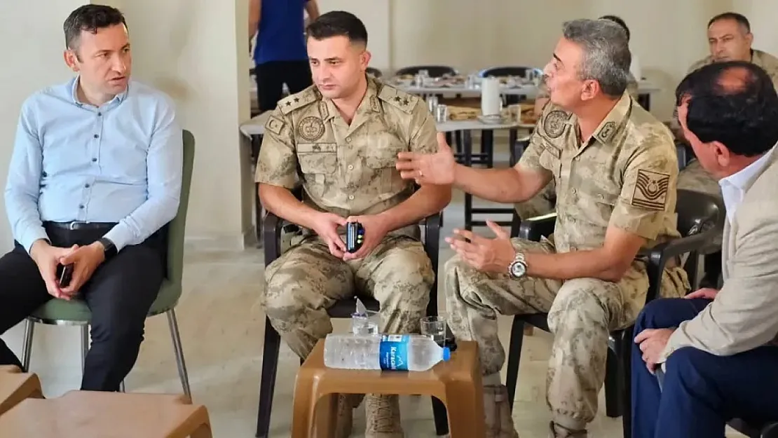 Pervari Kaymakamı Ahmet Gülderen Sarıyaprak Köyü'nü Ziyaret Etti