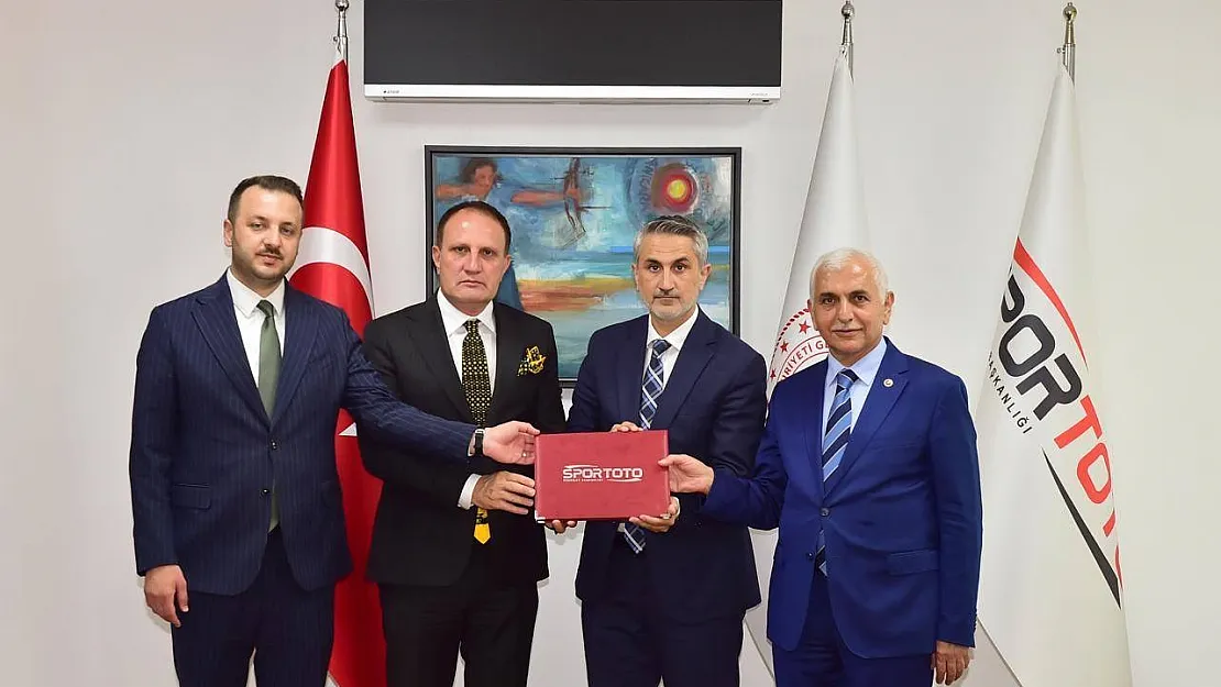 Pervari'ye Yeni Spor Tesisleri Müjdesi: Protokoller İmzalandı