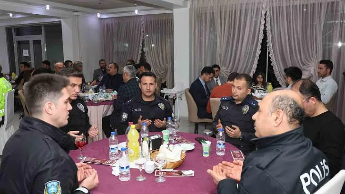 Polisler iftar yemeğinde bir araya geldi