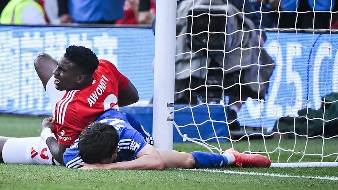 Premier Lig'de Korkutan Sakatlık: Awoniyi'nin Bağırsakları Yırtıldı, Yapay Komaya Alındı