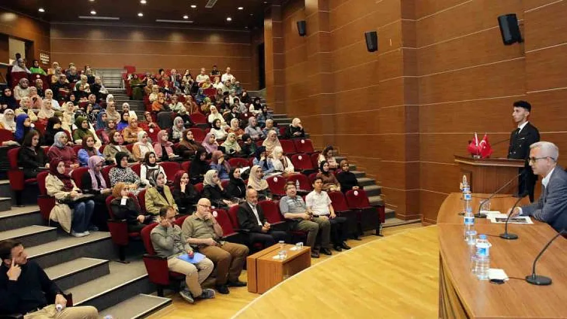 Prof. Dr. Aslan'dan Hz. Peygamber'in örnekliği konferansı