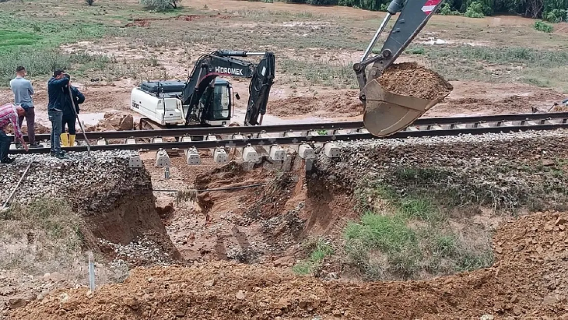 Sağanak yağış Güney Ekspresi hattını vurdu! Tren seferleri durduruldu