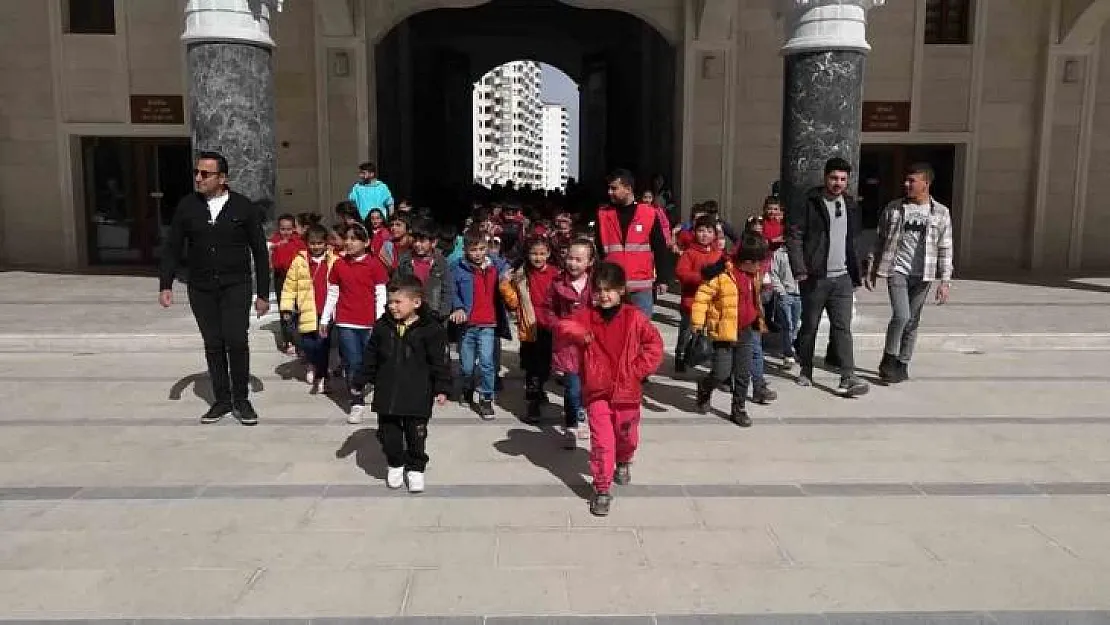 Şahinbey Belediyesi Sarıkayalı çocuklara unutamayacakları bir gün yaşattı