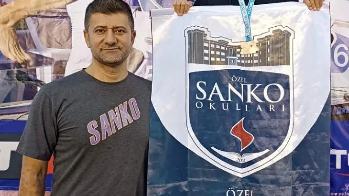 SANKO Okulları öğrencisi yüzmede Türkiye üçüncüsü oldu