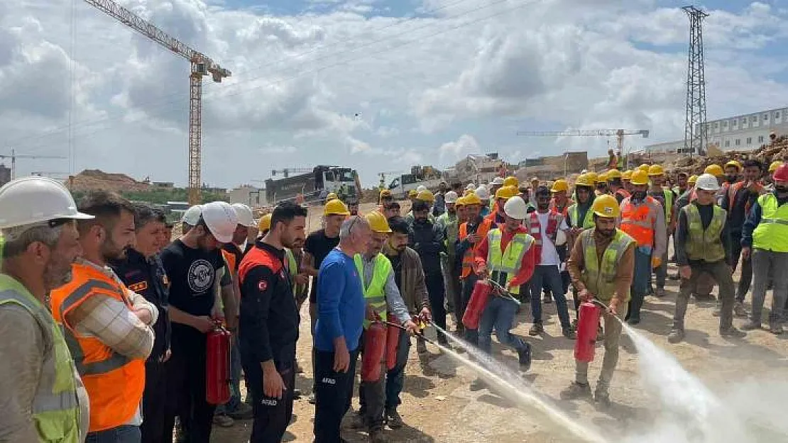 Şantiye çalışanlarına yangın ve acil durum eğitimi verildi