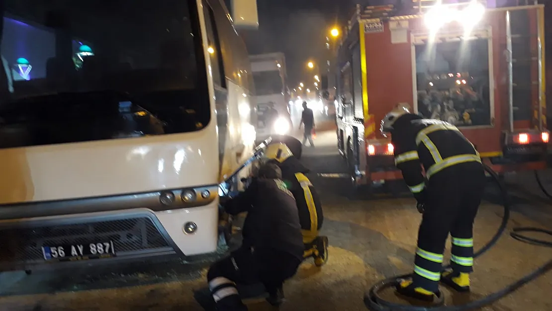 Siirt'te Seyir Halindeki Otobüste Yangın