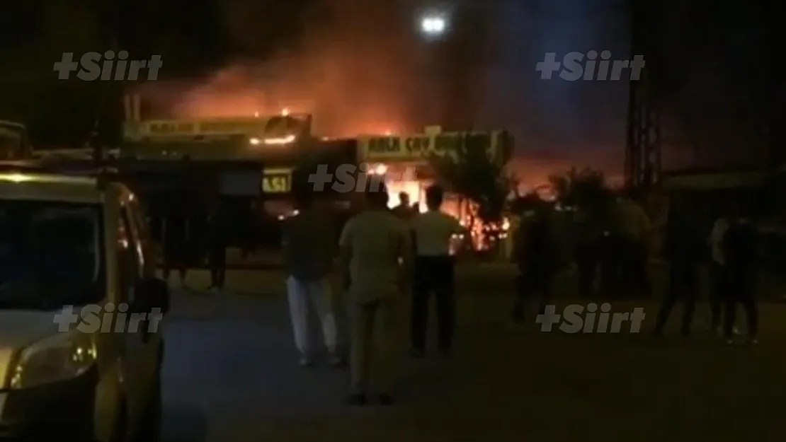 Siirt'in Kurtalan İlçesinde Çıkan Yangında İş Yeri Küle Döndü