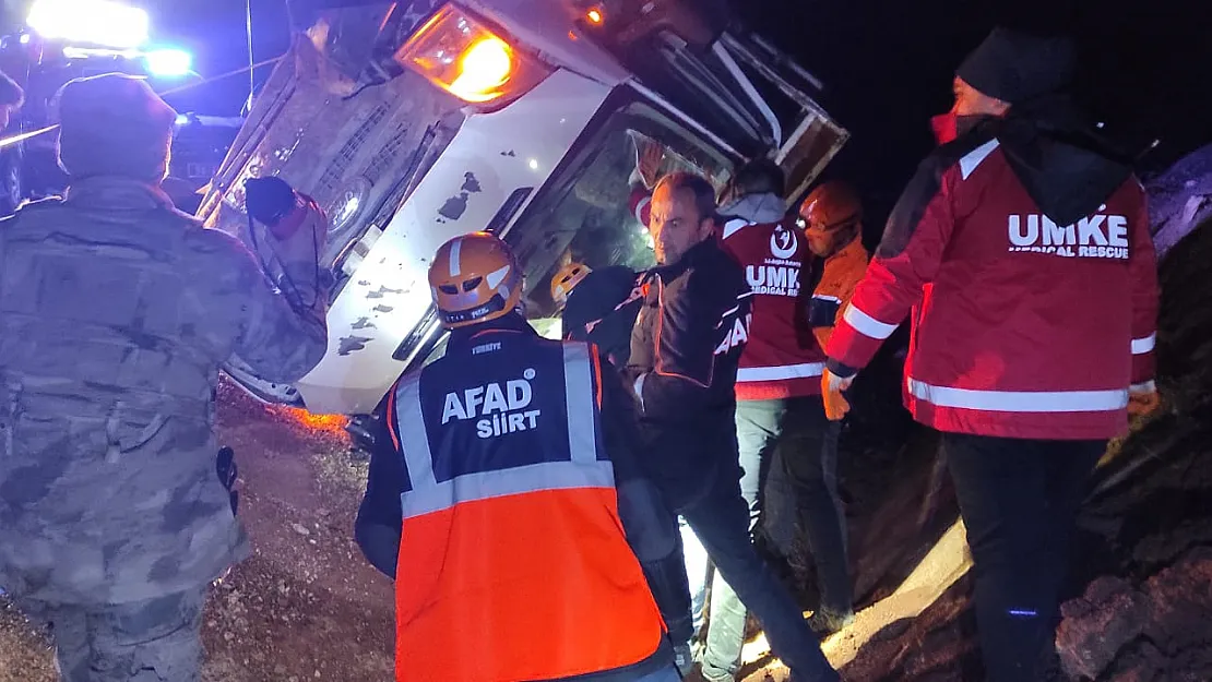 Siirt'te Minibüs Devrildi: 1'i Hamile Kadın 5 Yaralı