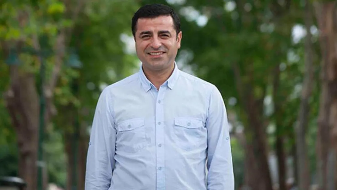 Selahattin Demirtaş'tan 'Geççek' yorumu: Siyasetin konser alanında on milyonlar toplanmış ama gelin görün ki sahne boş