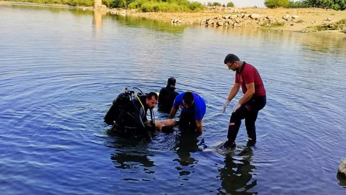 Malabadi Köprüsünde Serinlemek İçin Girdiği Suda Boğuldu