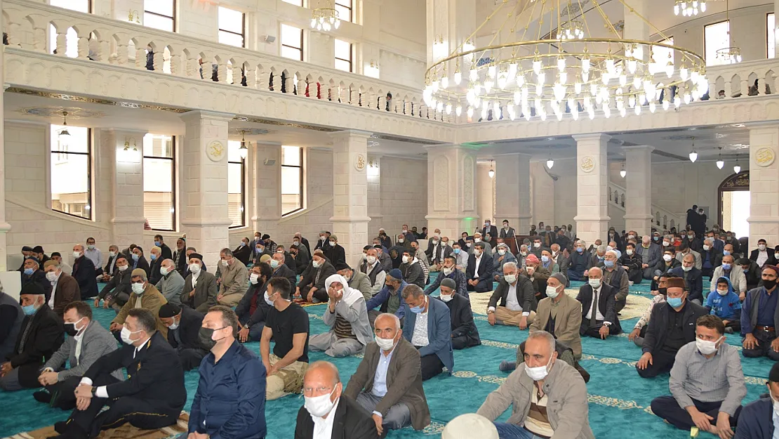 Siirt'te Yapımı Tamamlanan Şeyh Faraç Camii İbadete Açıldı