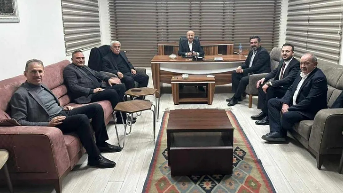Siirt AK Parti'den Birliktelik Fotoğrafı! Ekrem Olğaç Önceki Tüm İl Başkanları İle Bir Araya Geldi